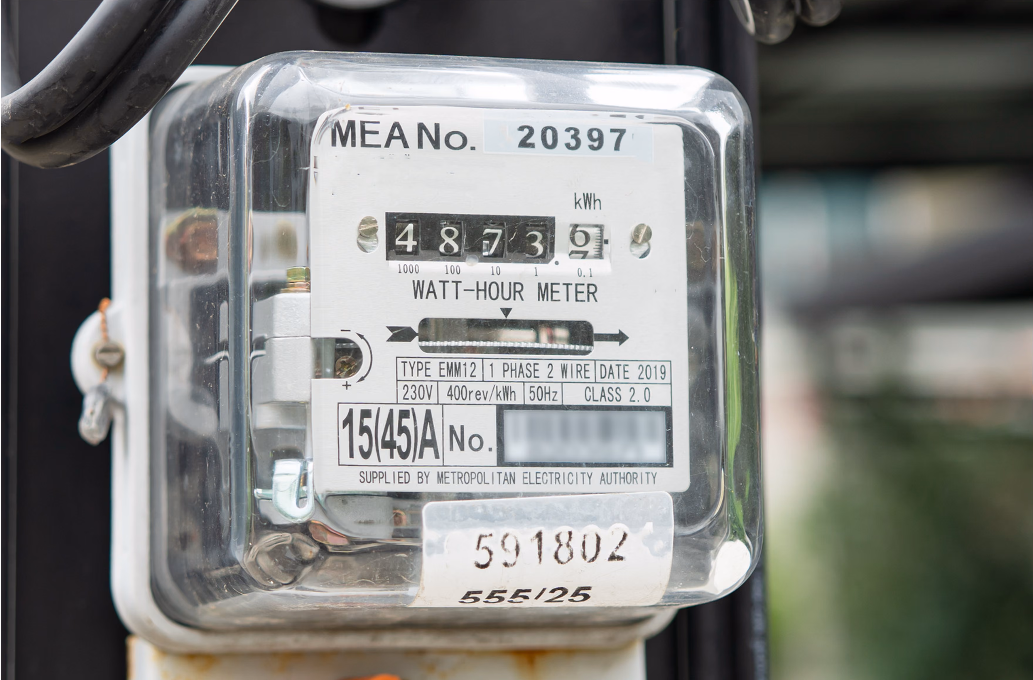 Utility meter representing AI-driven invoice extraction and contract validation for portfolio management